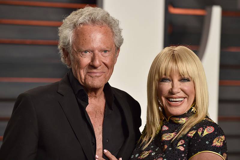 BEVERLY HILLS, CA - FEBRUARY 28:  Producer Alan Hamel (L) and actress Suzanne Somers attend the 2016 Vanity Fair Oscar Party Hosted By Graydon Carter at the Wallis Annenberg Center for the Performing Arts on February 28, 2016 in Beverly Hills, California.  (Photo by Pascal Le Segretain/Getty Images)